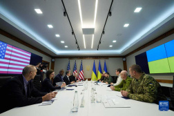 美國國務卿和國防部長訪問烏克蘭